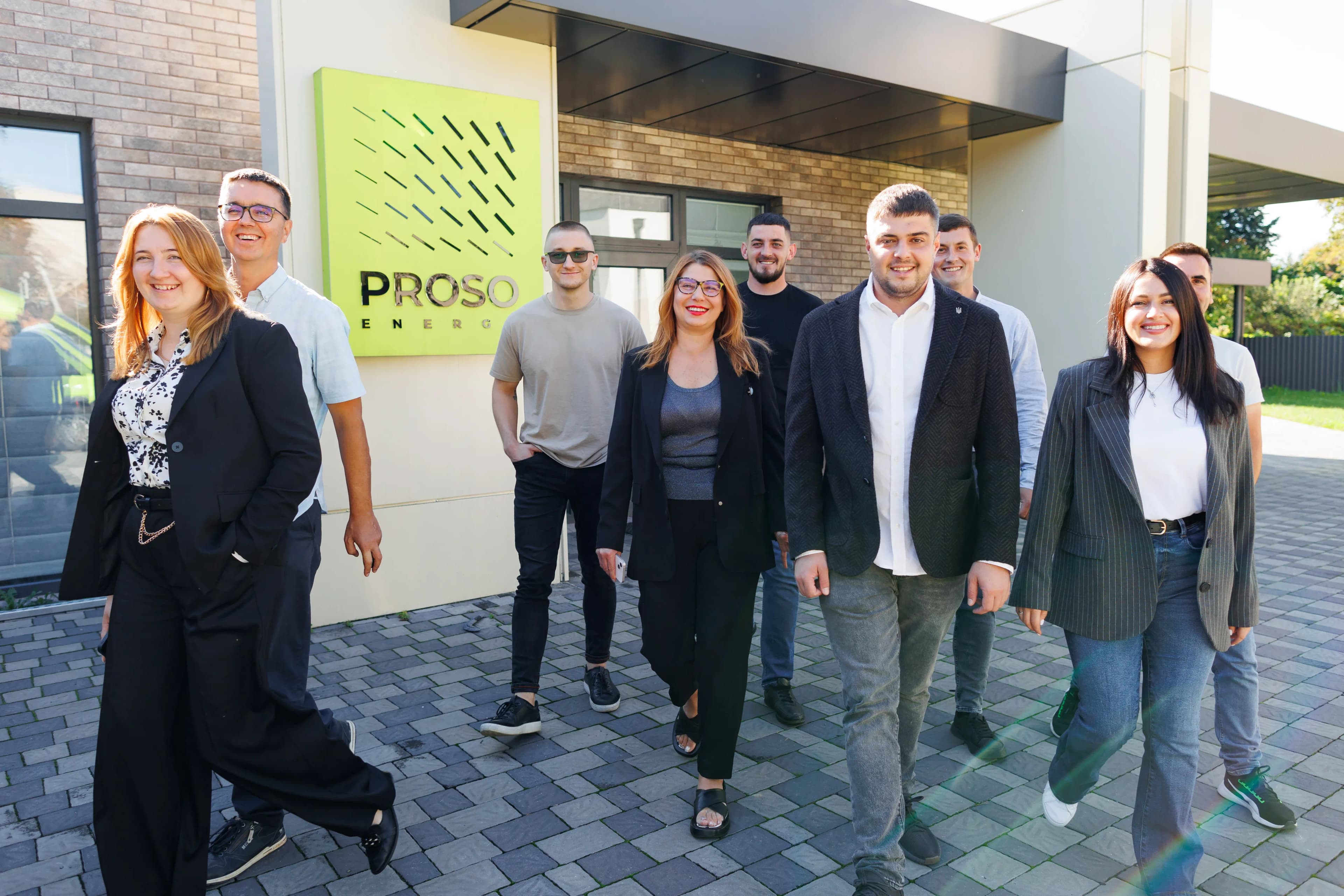 Proso Energy - Команда біля офісу